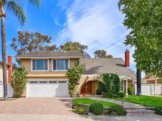 Beautifully Maintained Home in Desirable La Paz