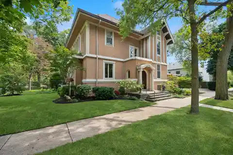Understated Elegance Meets Historic Grandeur