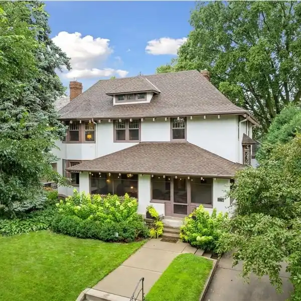 ARCHITECTURAL GRANDEUR WITH MODERN COMFORT