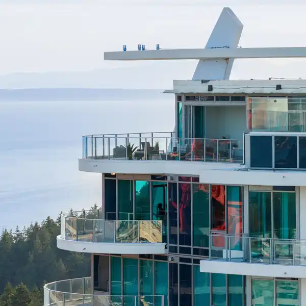 THE  PINNACLE OF SEASIDE URBAN LIVING