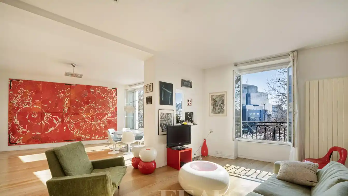 Beautiful Light-filled Apartment