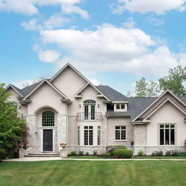 ELEGANT ENTERTAINER’S OASIS WITH LUXURIOUS AMENITIES
