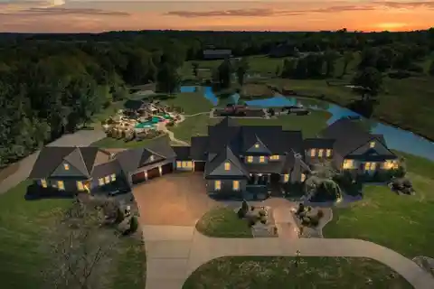 Exquisite Estate on Nearly 10 Acres