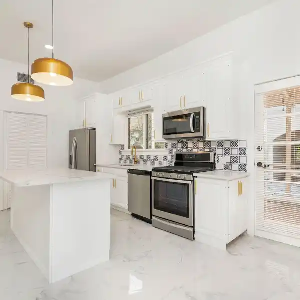 RUGBY ROAD BEAUTY MINUTES TO PALM BEACH ISLAND