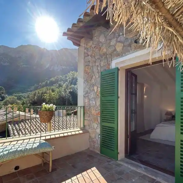 MODERN LIVING WITH MEDITERRANEAN DESIGN
