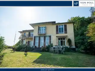 Stately Villa with Spacious Park