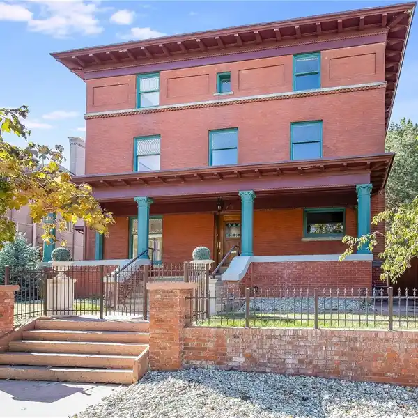FULLY RENOVATED VICTORIAN CLASSIC