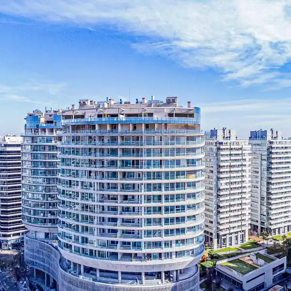 GORGEOUS NEW LUXURY APARTMENT