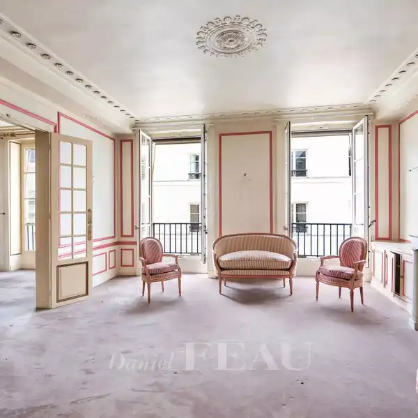 DUPLEX APARTMENT IN A PRIVATE MANSION