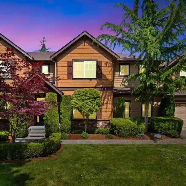 EXPANSIVE MURRAY FRANKLYN HOME