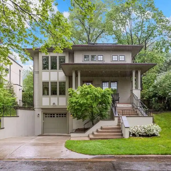 ENERGY EFFICIENT ARTS AND CRAFTS STYLE HOME