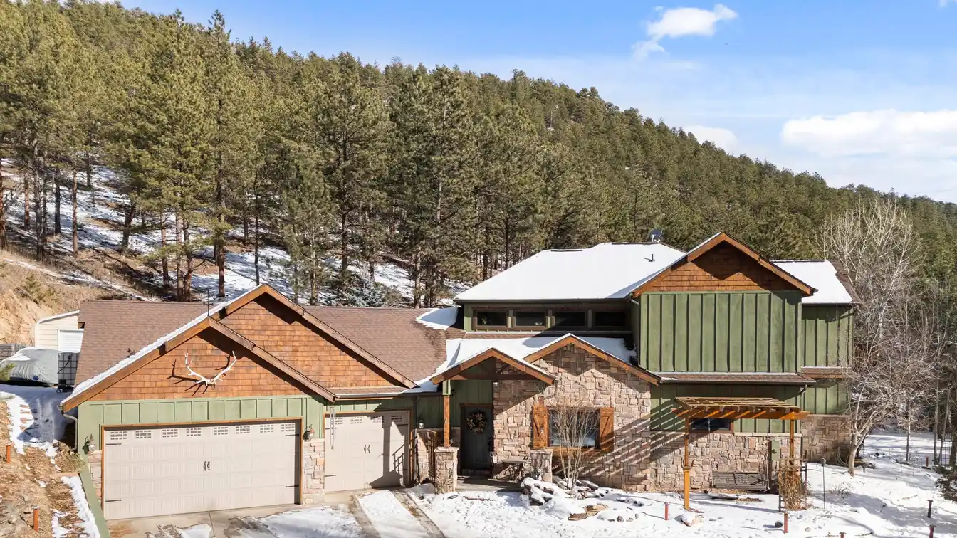Remarkable Custom-built Residence on Nearly 38 Acres