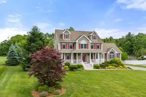 Beautiful Custom Colonial on a Sunny Cul-De-Sac
