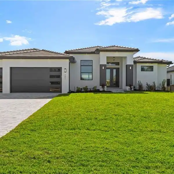 ELEGANT FLORIDA RESIDENCE WITH CHEF’S KITCHEN AND LANAI