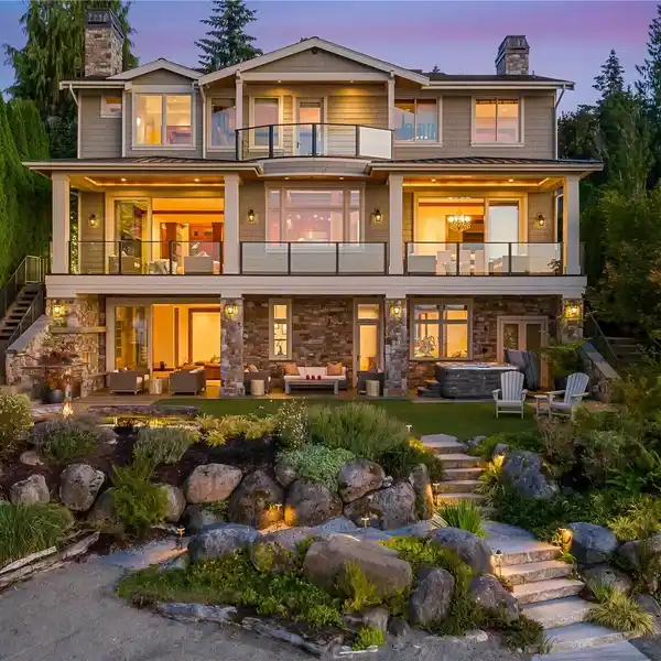 AN UNPARALLELED WATERFRONT LIFESTYLE
