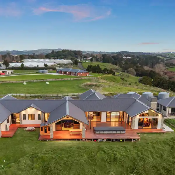 NEARLY NEW ELEVATED ELEGANCE PLUS SEPARATE DWELLING