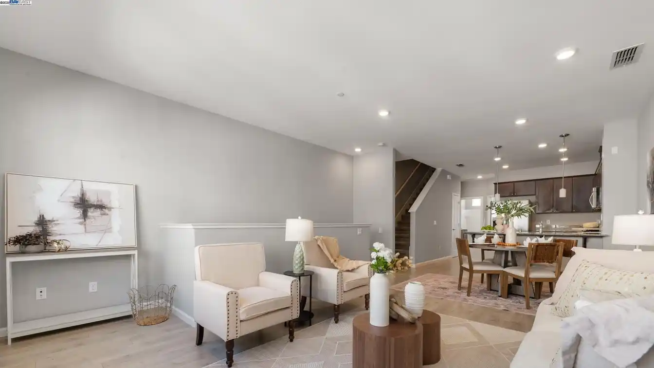 Upgraded Townhome in Convenient Location