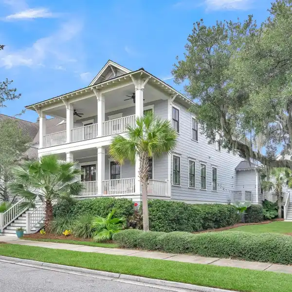 ISLAND PARADISE WITH MULTIPLE PORCHES