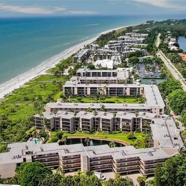 LOVELY CONDOMINIUM WITH PANORAMIC GULF VIEWS