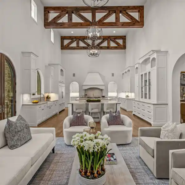 CUSTOM HOME IN PRESTIGIOUS GRANDA