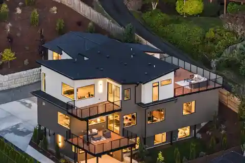 Extraordinary Home in Boulevard Bluffs