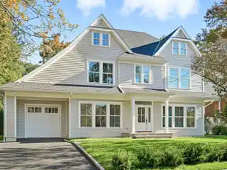 Lifestyle and Convenience in Glen Oaks