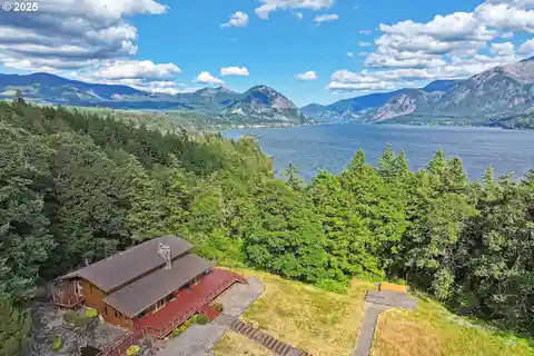 Craftsman Lodge-Style Masterpiece