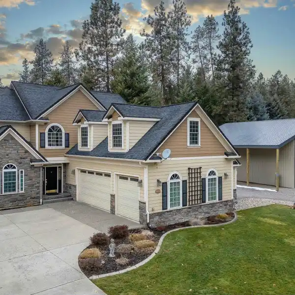 EXCEPTIONAL HOME AT CHEWELAH GOLF AND COUNTRY CLUB