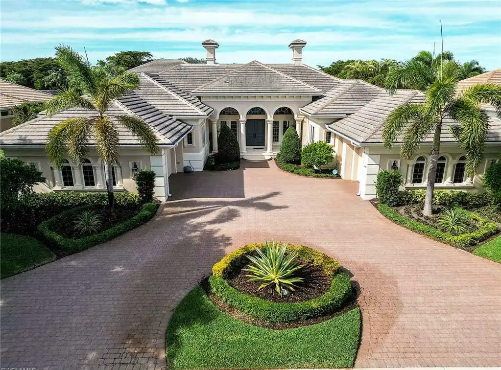 Custom Estate Home in the Exclusive Oak Brook Neighborhood