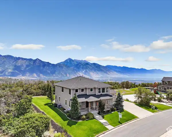 ELEVATED RETREAT WITH SWEEPING VIEWS