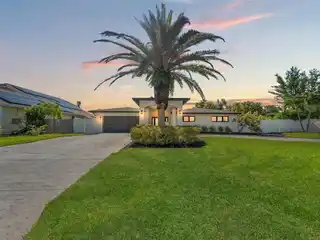 Completely Reimagined Estate in Exclusive Monte Cristo