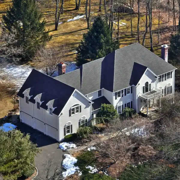 ELEGANT COLONIAL ATOP A TRANQUIL KNOLL