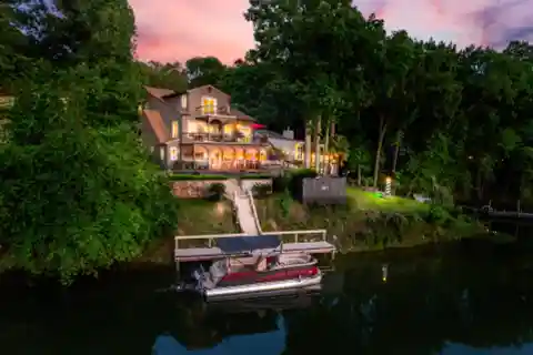 A Slice of Waterfront Paradise