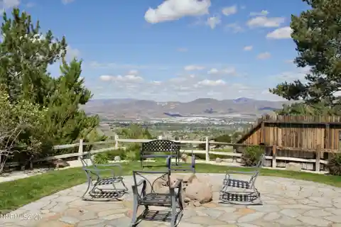 Well-maintained Home in a Prestigious Community