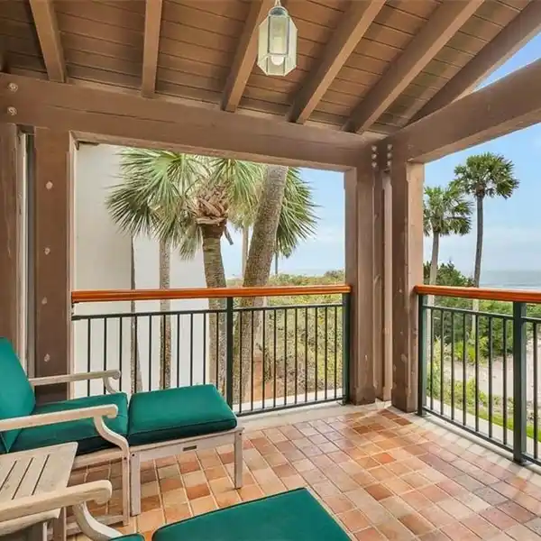 FULLY FURNISHED ONE-BEDROOM RESIDENCE