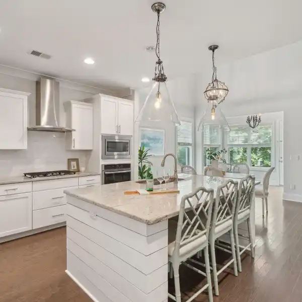 BEAUTIFUL RESIDENCE IN SOUGHT-AFTER OYSTER POINT