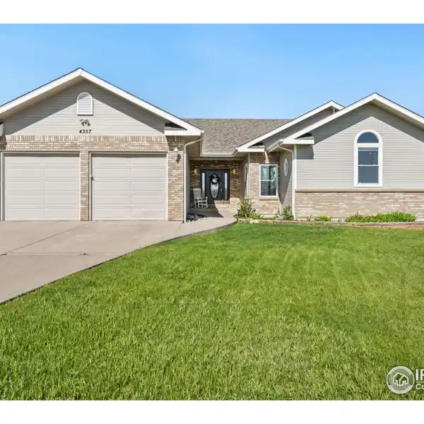 DESIGNER RANCH RETREAT WITH INVITING FLOW