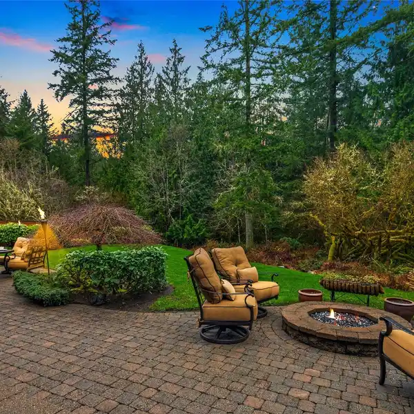 ONE-OF-A-KIND PARKSIDE OASIS