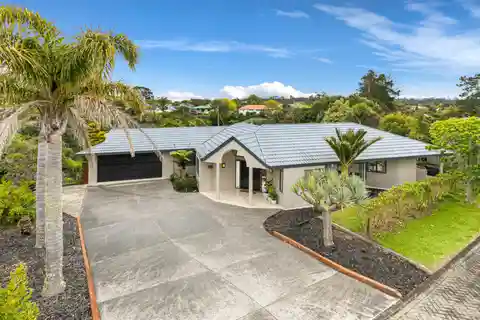 Sun-Drenched Greenhithe Sanctuary with Endless Potential
