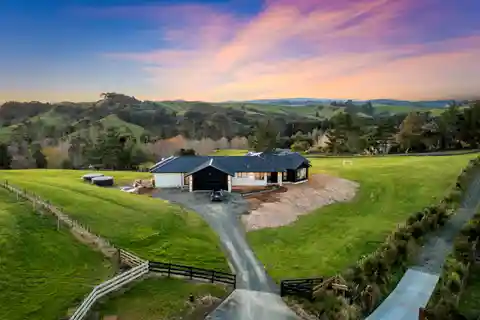 Modern Rural Escape with Stunning Views