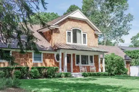 True Vacation Home in Pine Neck Landing with a Private Beach