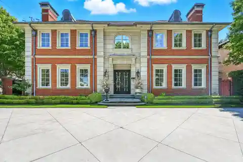 Timeless Luxury Estate in Highland Park
