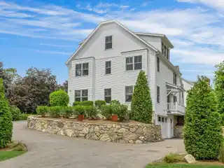 Elegant In-Town Living with Elevator Convenience