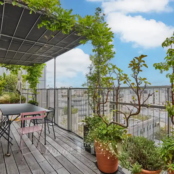 FURNISHED BEAUTY IN HIGH-END BUILDING