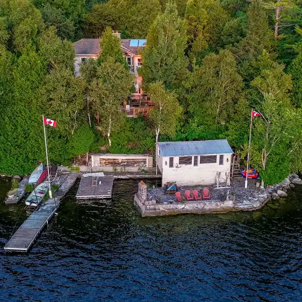 A WATERFRONT HAVEN