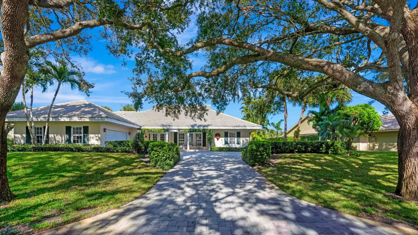 Fully Furnished House in Prestigious Heritage Oaks