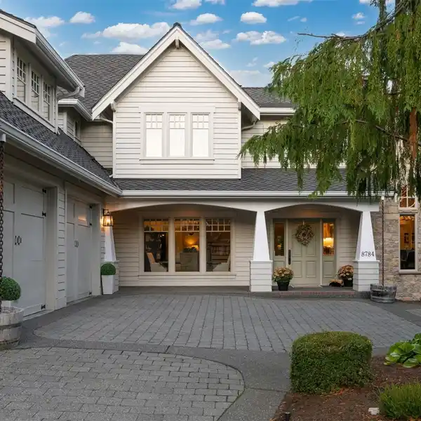 CRAFTSMAN HOME ON THE 18TH GREEN