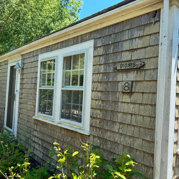 COASTAL COTTAGE CHARM IN CENTRAL NANTUCKET