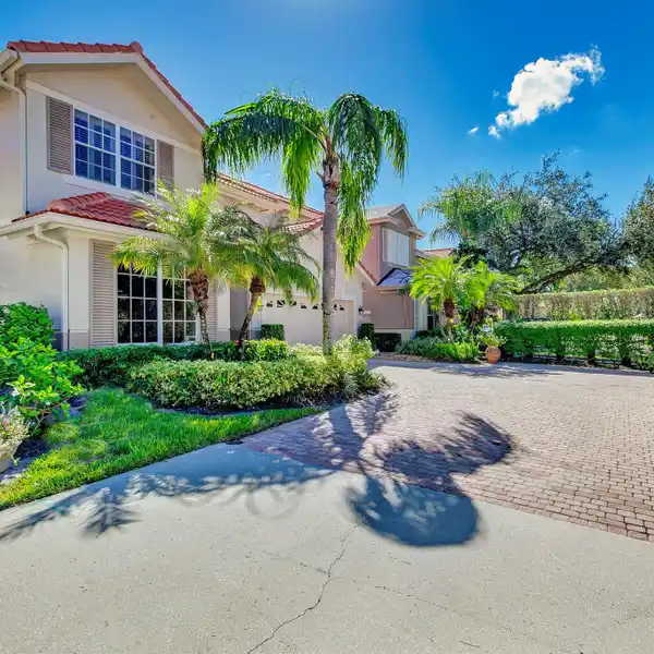 GORGEOUS HOME IN THE EXCLUSIVE MONTEREY POINTE COMMUNITY