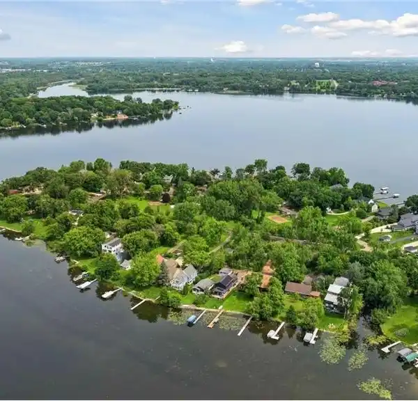 LAKEFRONT LIVING AT ITS FINEST
